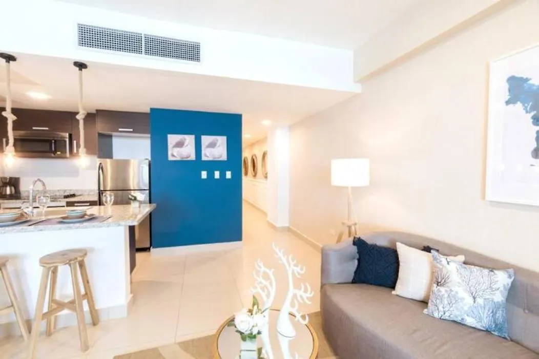 Luxury Beachfront 2Br At Las Olas, חואן דוליו דירה