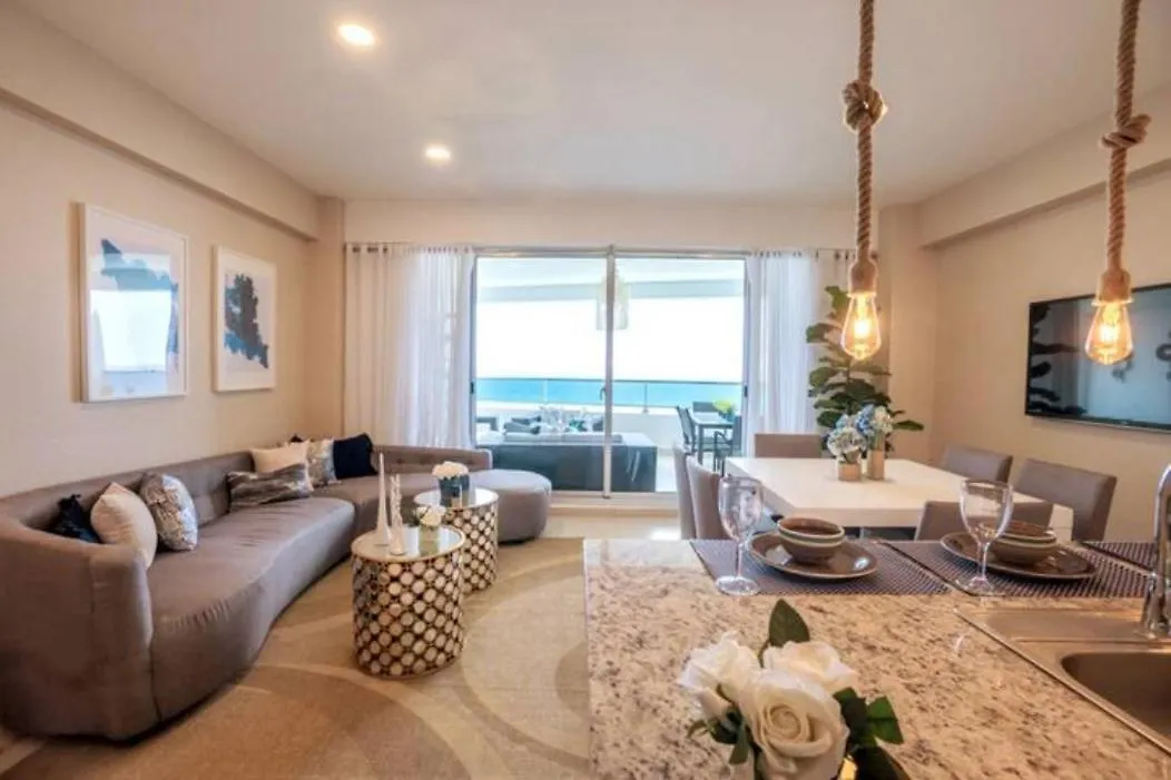 Luxury Beachfront 2Br At Las Olas, חואן דוליו